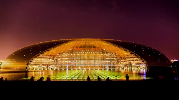 Pekin, Çin Ulusal grand theatre (beijing Ulusal Merkezi sahne sanatları için) gecesi — Stok video