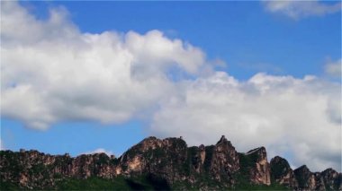 yumuşacık bulutlar yelken mavi gökyüzünde simatai Çin Seddi, beijing, Çin