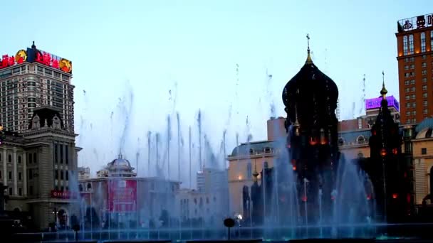 El espectáculo de la fuente en la Plaza Sophia en Harbin, China — Vídeos de Stock