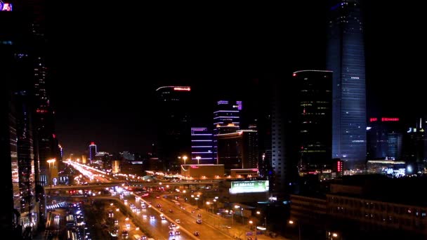 Una vista sugli uccelli del Guomao CBD di notte, Pechino, Cina — Video Stock