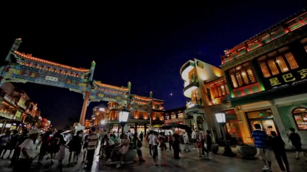 De ingerichte archway qianmen en winkels rond, Peking, china — Stockvideo