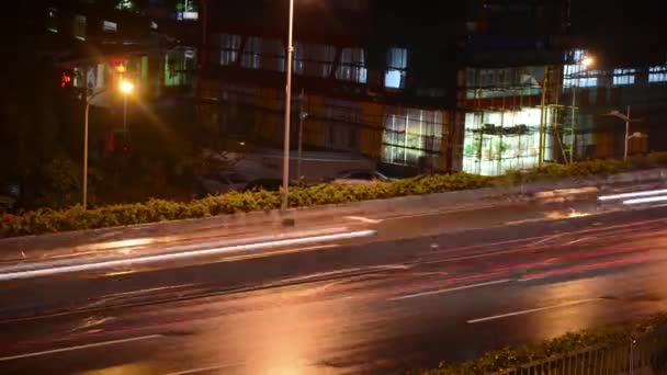 O tráfego na estrada após a chuva, Shenzhen, China — Vídeo de Stock