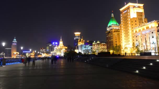 Shanghai Bund y los edificios históricos en la noche, China — Vídeos de Stock