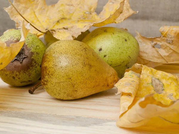 Some pears on a table — Stock Photo, Image