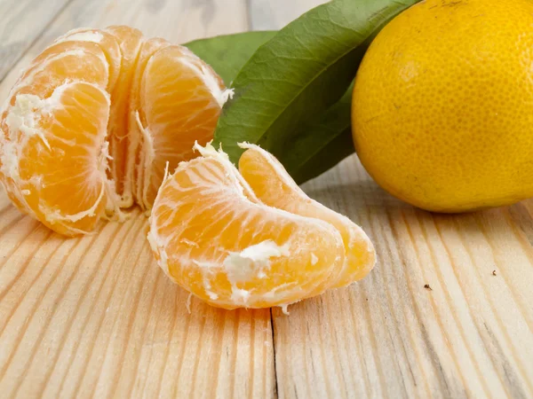 bir tabloda mandalina