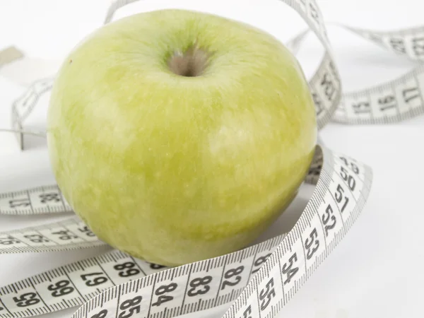 Yeşil elma ve ölçer — Stok fotoğraf