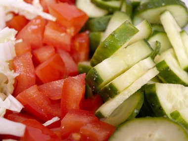 domates ve salatalık salatası