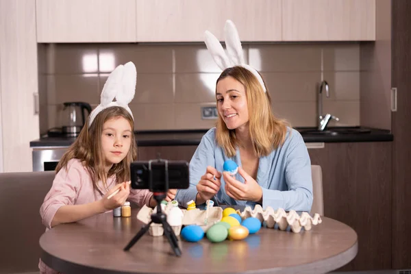 Mother Daughter Bandage Ears Rabbit Sitting Kitchen Home Decorate Easter — Stok fotoğraf