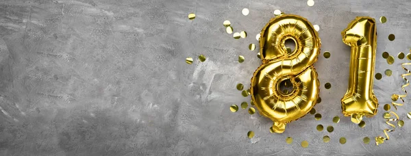 Numero Palloncino Giallo Numero Ottantuno Sfondo Cemento Biglietto Auguri Con — Foto Stock