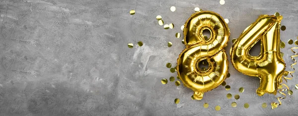 Αριθμός Μπαλονιού Κίτρινο Φύλλο Αριθμός Ογδόντα Τέσσερα Ένα Τσιμεντένιο Φόντο — Φωτογραφία Αρχείου