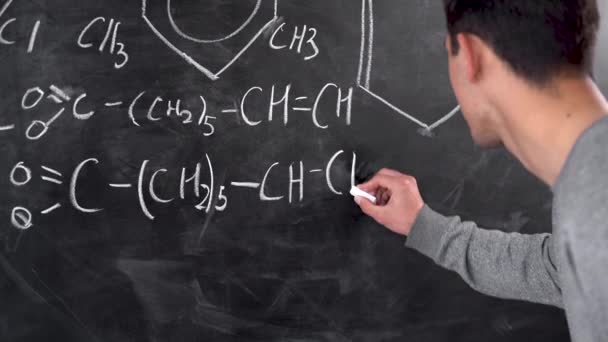 Hand of arabic chemistry teacher with chalk drawing formulas and elements, signs and symbols of chemistry, chemist education concept — Stock Video