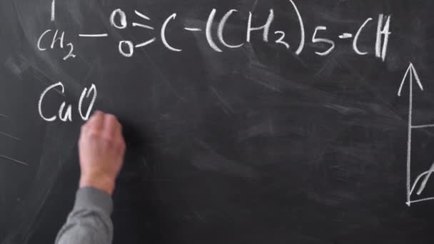 Male hand drawing with chalk formulas and elements on the blackboard, signs and symbols of chemistry, concept of the study of chemistry — Stock Video