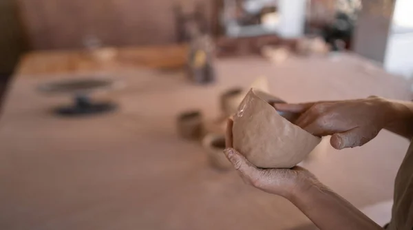 Diy Work Close Creative Woman Sculpting Bowl Raw Clay Pottery — Photo