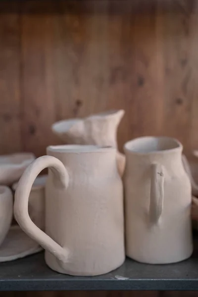 Ready Made Ceramic Dishes Handmade Jugs Shelf Shop Window Artistic — Foto de Stock