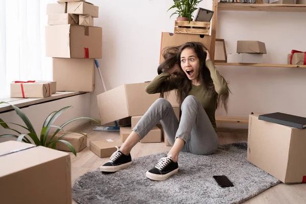 Young Woman Moves New House Girl Sits New Apartment Holds — 图库照片