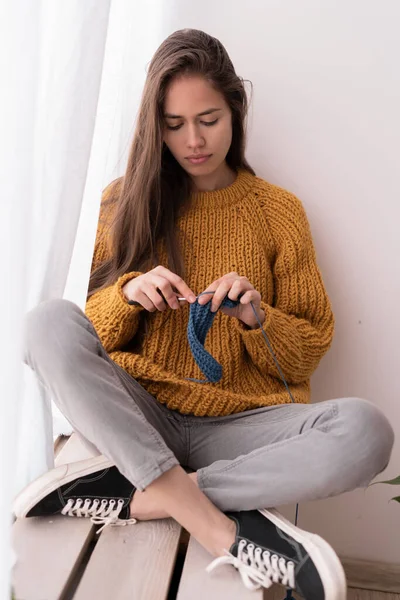 Woman Crocheting Handwork Crochet Hook Female Hands Hold Hook Knit — Stockfoto