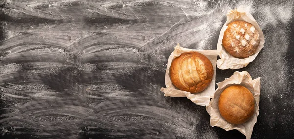 Rustic Loaves Bread Black Background Flour Homemade Fresh Pastries Wheat — Φωτογραφία Αρχείου