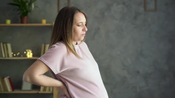 Dolor Espalda Durante Embarazo Mujer Embarazada Que Tiene Dolor Espalda — Vídeo de stock