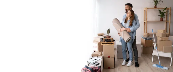 Happy Young Married Couple Moving New Apartment Man Woman Standing — Stock Photo, Image