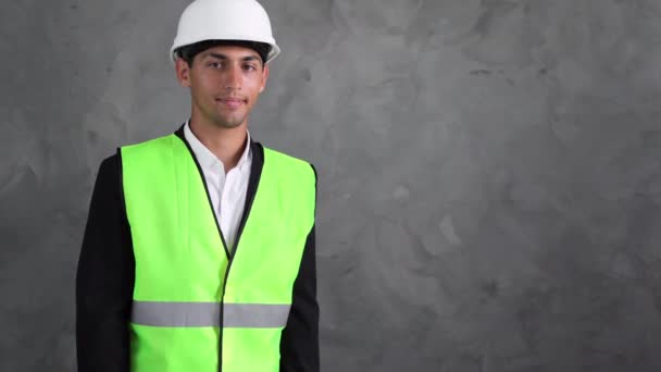 Arabský Stavitel Muž Inženýr Ukazující Prsty Usmívající Stavba Architekta Muž — Stock video