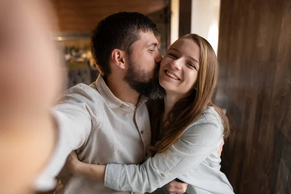 Smiling Beautiful Woman Her Handsome Boyfriend Couple Date Restaurant Happy — Stok fotoğraf