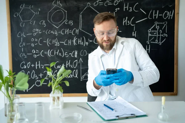 Scientist Using Smart Phone Control Growth Plant Work Place Biotechnical — 스톡 사진