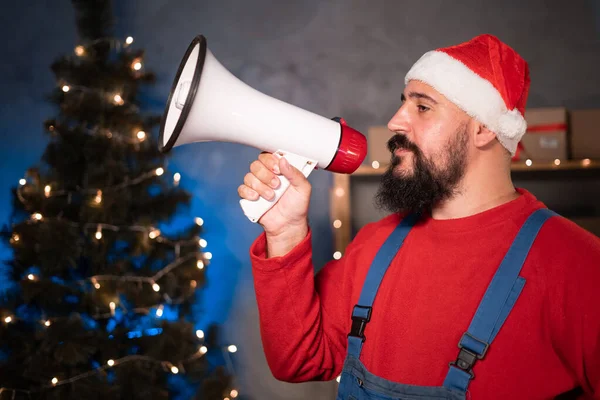 Küçük Orta Büyüklükte Bir Kurma Konsepti Noel Baba Şapkası Tulumu — Stok fotoğraf