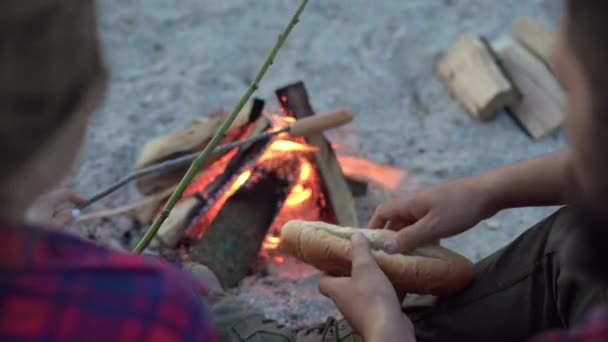 Sandwiches Fried Sausages Background Campfire Concept Adventure Travel Tourism Camping — Stockvideo