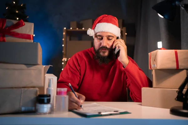 Wearing Santa Hat Good Income Christmas Sale Bearded Hindu Man — Zdjęcie stockowe