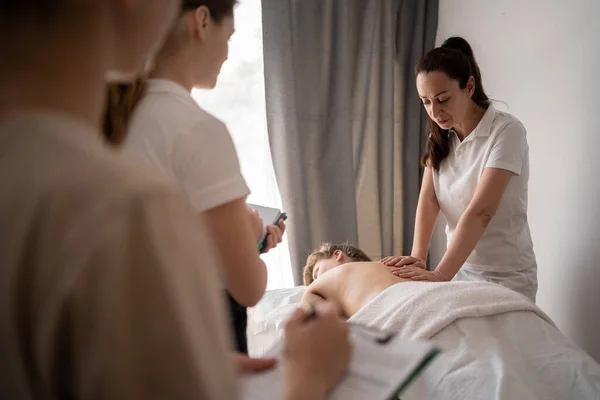 Woman Teacher Helping Student Training Become Masseuse Health Wellness Massage — Stok fotoğraf