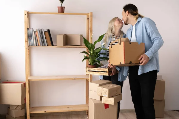 Young Happy Couple Room Moving Boxes New Home Husband Wife — Fotografia de Stock