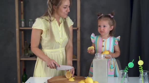 Woman Child Prepare Lemonade Together Table Home Woman Cuts Lemons — Vídeo de Stock