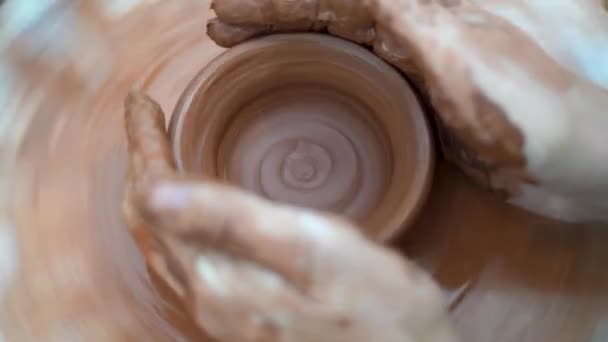 Close Womans Potters Hands Creating Bowl Footed Old Circle Form — 비디오