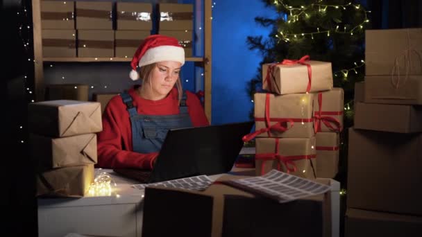 Concept Small Medium Sized Business Start Caucasian Woman Santa Claus — Vídeo de Stock
