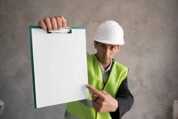 Angry Arabic Man Engineer Architect Wearing Hard Hat Pointing Empty — Stockfoto