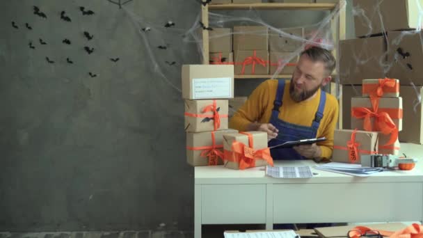 Bearded Man Glasses Business Owner Sits Halloween Decorated Home Office — Stockvideo