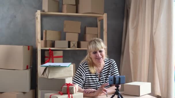 Start Small Business Entrepreneur Sme Older Woman Receive Order Mobile — Video Stock