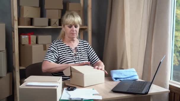 Start Small Business Entrepreneur Freelance Mature Woman Using Laptop Box — Stockvideo