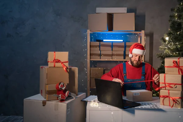Salesman Santa Claus Hat Takes Order Laptop While Sitting Office — Fotografia de Stock