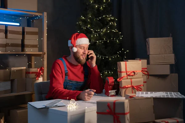 Salesman Santa Claus Hat Takes Order Cell Phone While Sitting — Zdjęcie stockowe