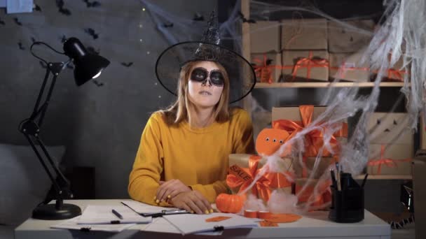 Small Business Owner Halloween Makeup Witch Costume Takes Order Online — Wideo stockowe