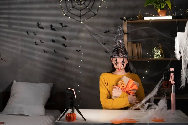 Startup Kleine Onderneming Ondernemer Freelance Blanke Vrouw Halloween Make Zitten — Stockfoto