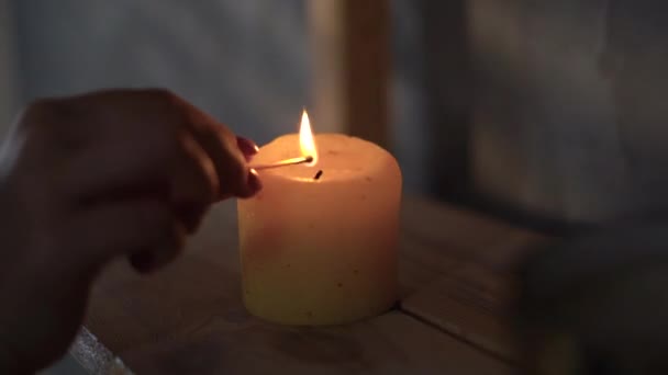 Zapalte Svíčku Zápalce Zblízka Hořící Svíčku Aromaterapie Masáže Lázeňská Koncepce — Stock video