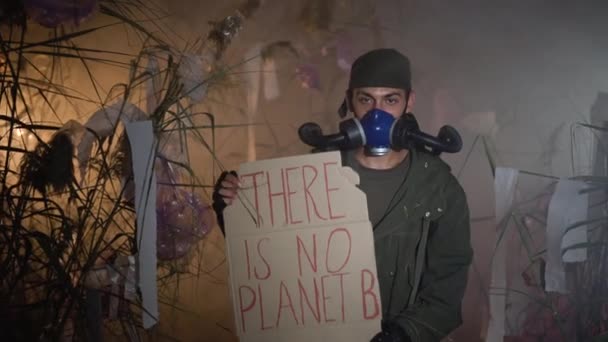 Man Gas Mask Holding Poster Words Planet Burning Plastic Trash — Stock Video
