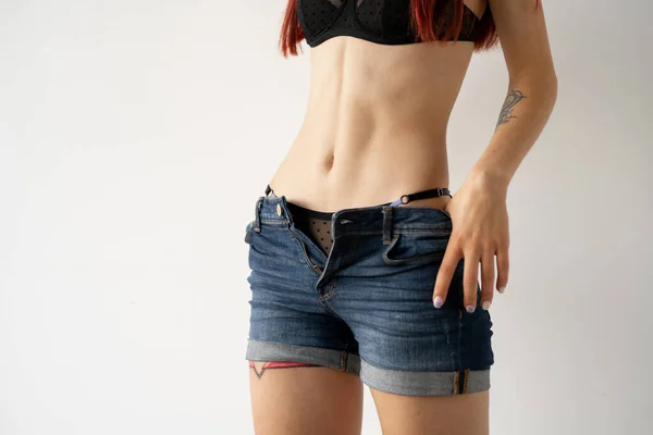 란제리 차림의 아름다운 스튜디오에서 신체와 관리의 성형수술 — 스톡 사진