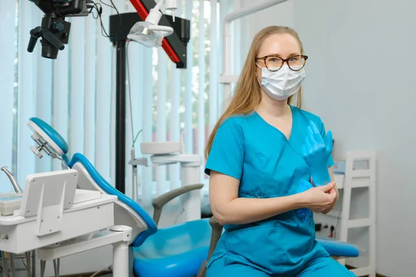 Happy Caucasian Female Dentist Blue Lab Coat Protective Facial Mask — ストック写真