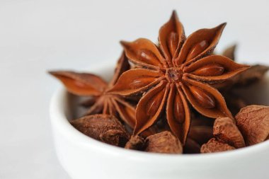 Beyaz kasede yıldız anason - Makro fotoğrafçılık