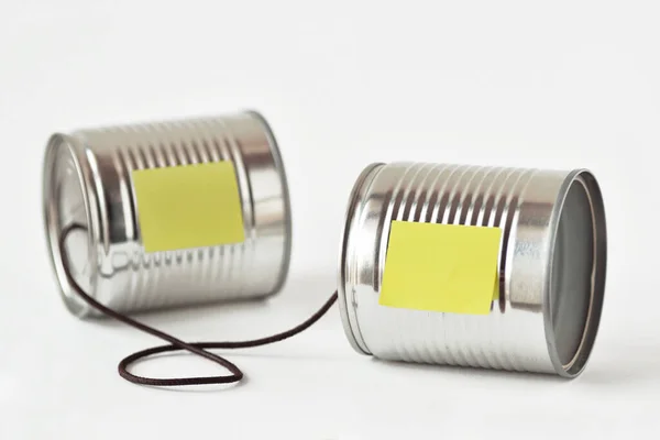 Plåtburkar Telefon Med Papper Anteckning Kommunikation Koncept — Stockfoto