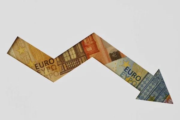 白色背景的欧元现钞制向下箭头 欧元货币贬值趋势的概念 — 图库照片