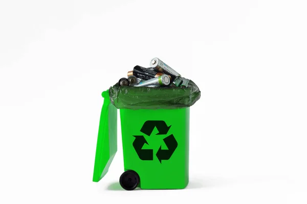 Lata Lixo Bateria Conceito Reciclagem Ecologia — Fotografia de Stock